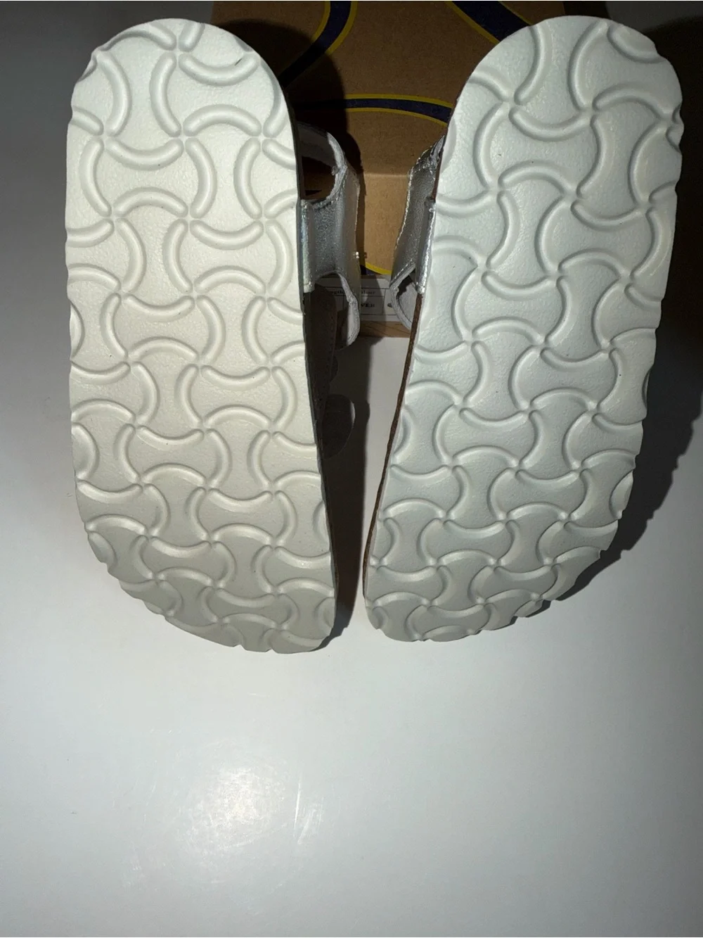 NWT Silver Flower Thong Sandal Toddler Size 10 Metallic Girls Sandal